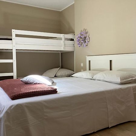 Rooms 22 - Beachfront Primošten Eksteriør bilde