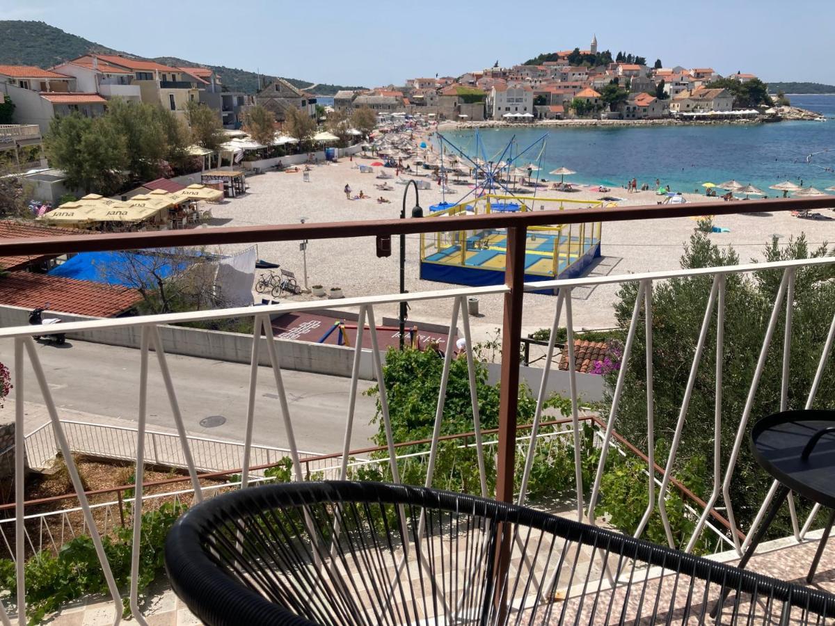 Rooms 22 - Beachfront Primošten Eksteriør bilde