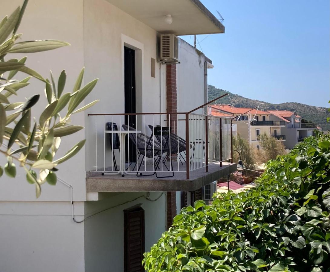 Rooms 22 - Beachfront Primošten Eksteriør bilde