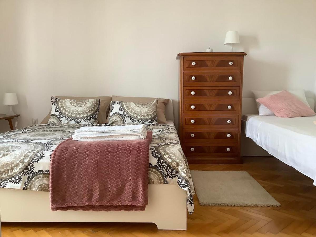 Rooms 22 - Beachfront Primošten Eksteriør bilde