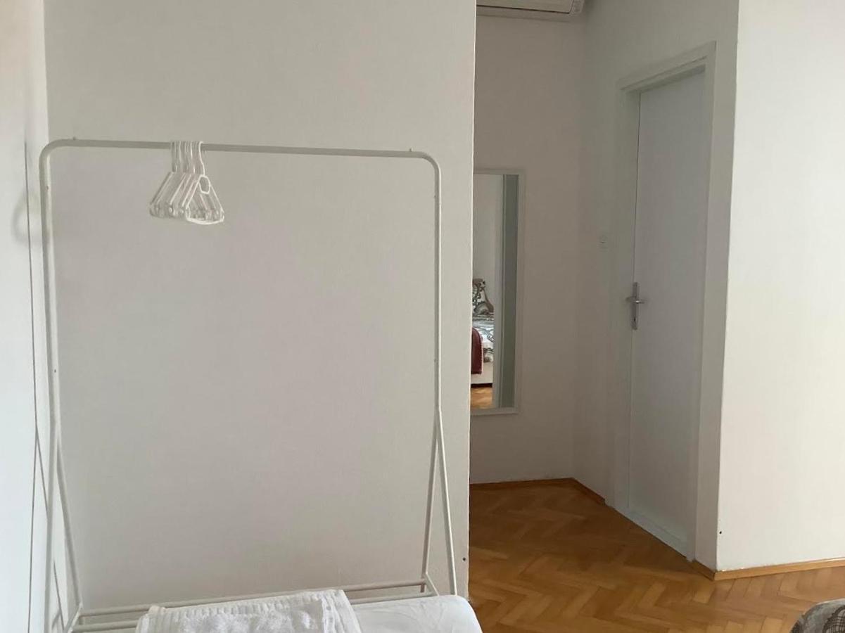 Rooms 22 - Beachfront Primošten Eksteriør bilde