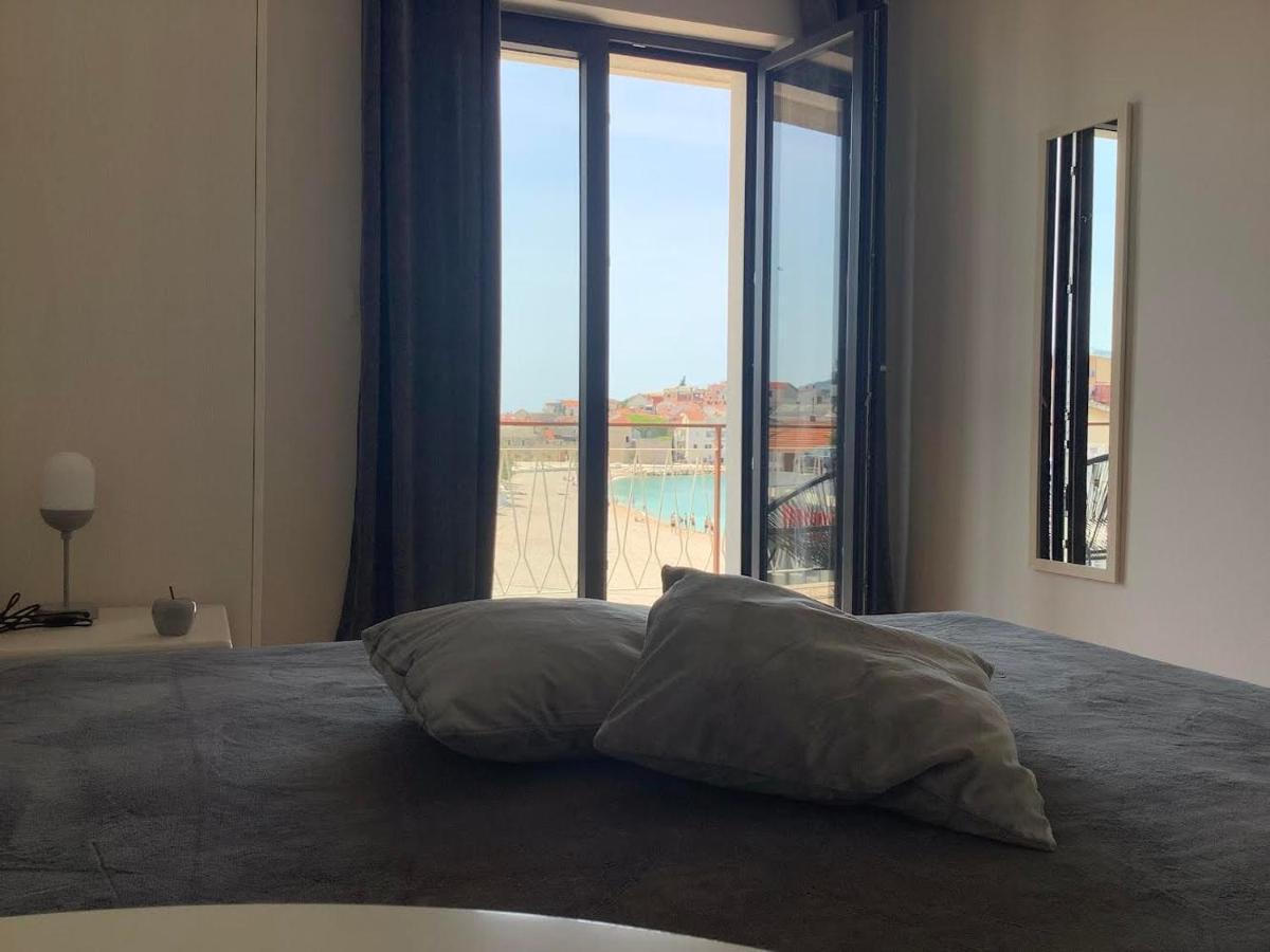 Rooms 22 - Beachfront Primošten Eksteriør bilde