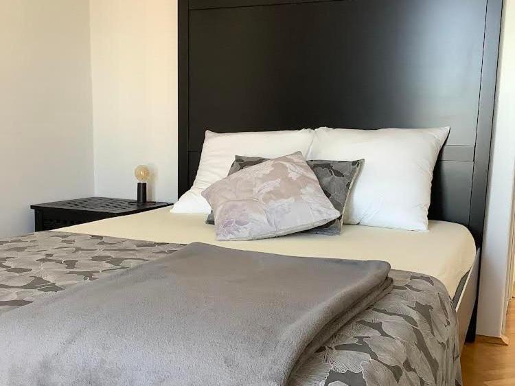 Rooms 22 - Beachfront Primošten Eksteriør bilde