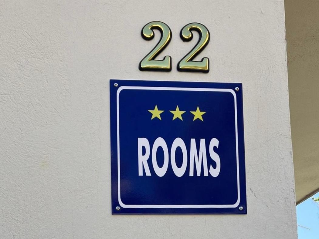 Rooms 22 - Beachfront Primošten Eksteriør bilde