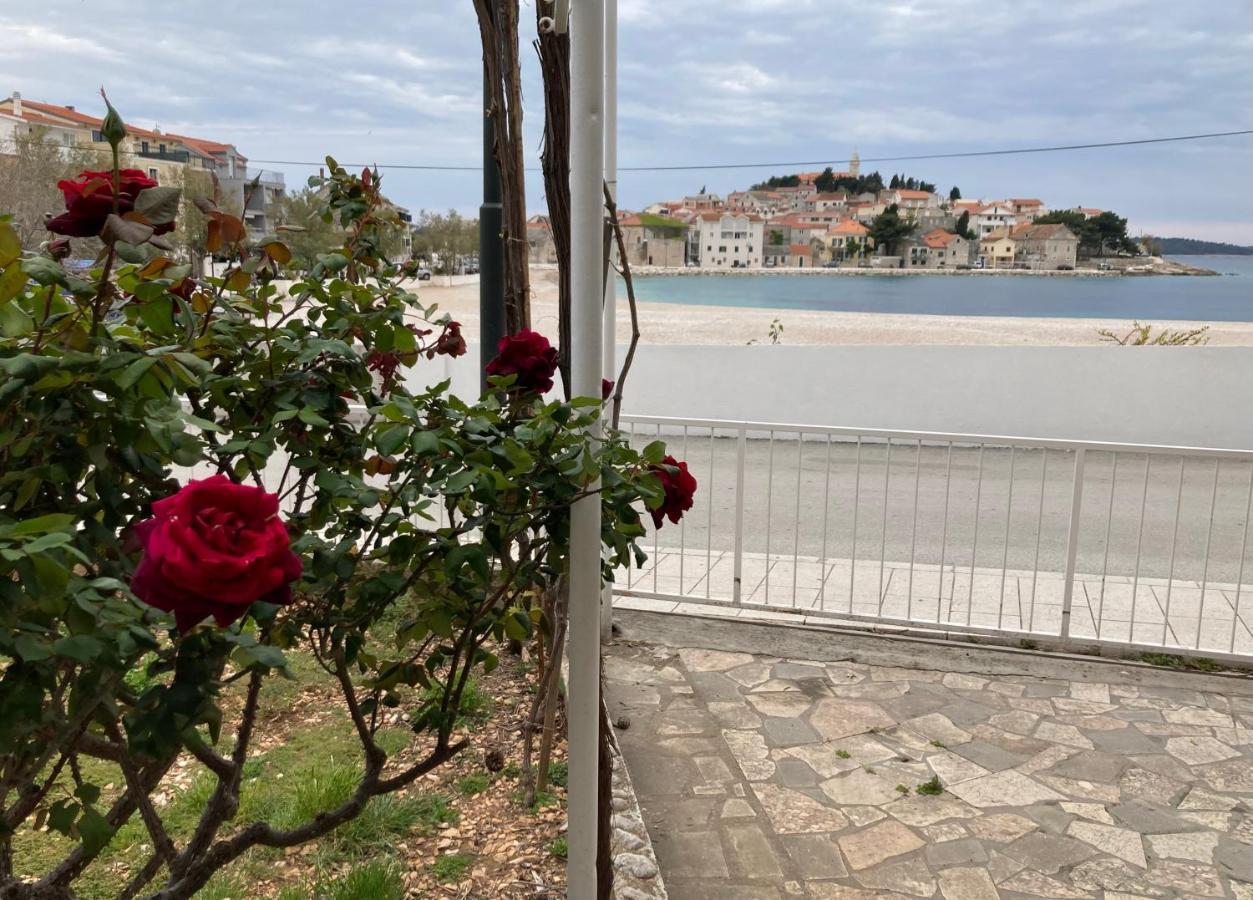 Rooms 22 - Beachfront Primošten Eksteriør bilde
