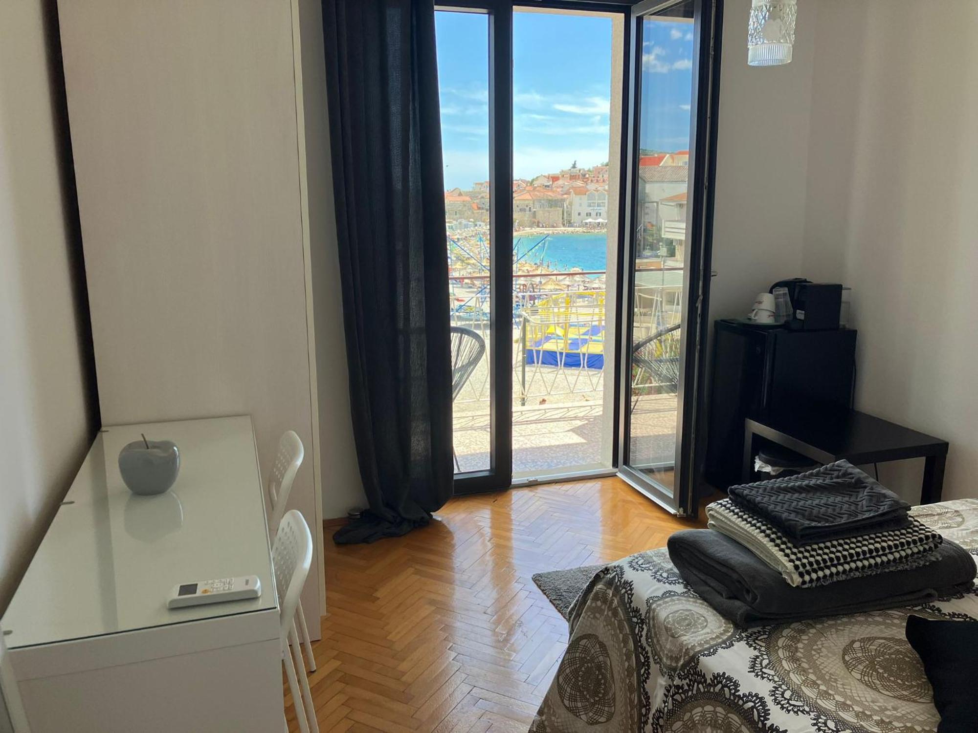 Rooms 22 - Beachfront Primošten Eksteriør bilde